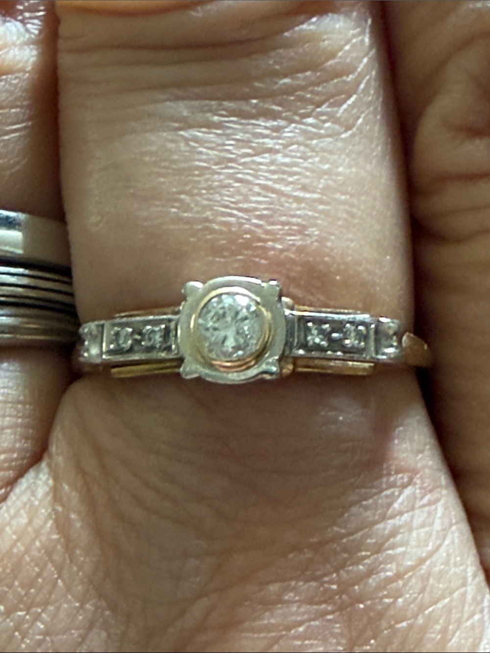 Elegant Gold and Diamond Ring